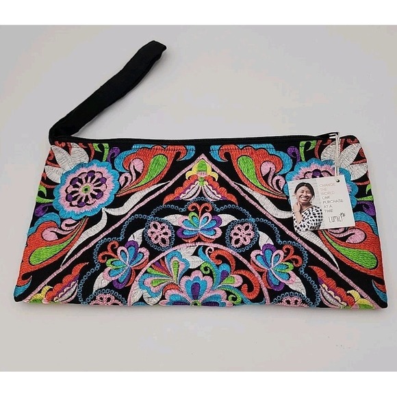 fair trade Handbags - NWT fair trade Handmade embroidered wristlet floral‎ clutch bag